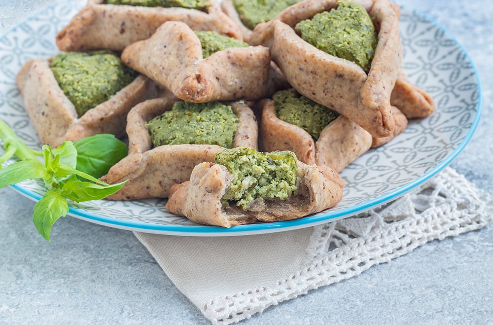 אוזני המן טבעוניות מלוחות עם פסטו טופו