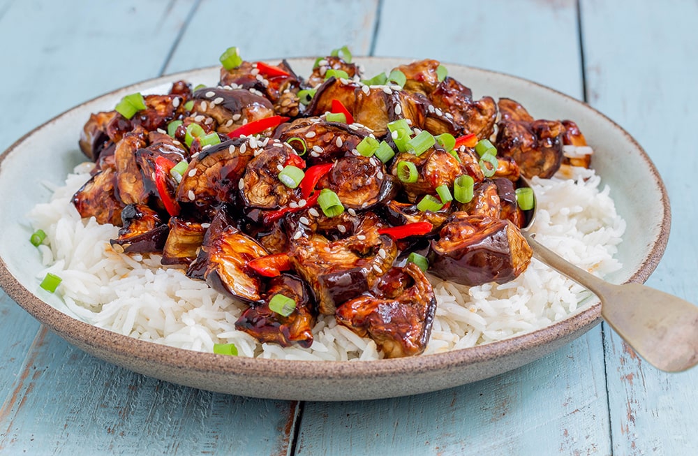 חציל אפוי מוקפץ ברוטב טריאקי