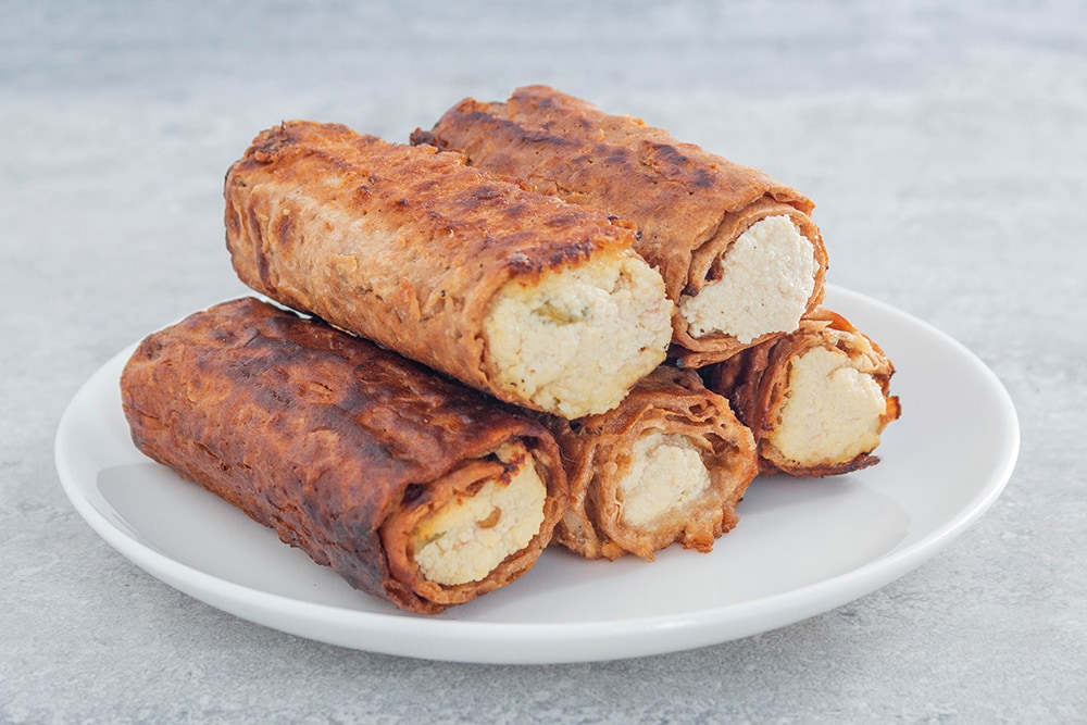 מצה מגולגלת במילוי גבינת טופו מתוקה