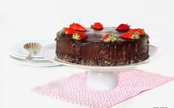עוגת שוקולד טבעונית ללא אפייה